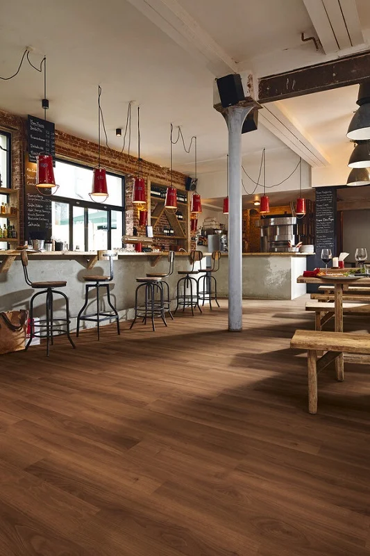 Meister laminaat LC150 Notelaar 6440 - 6440 laminate lc150 ambiente r01 600x900 - Meister LC150 6440
