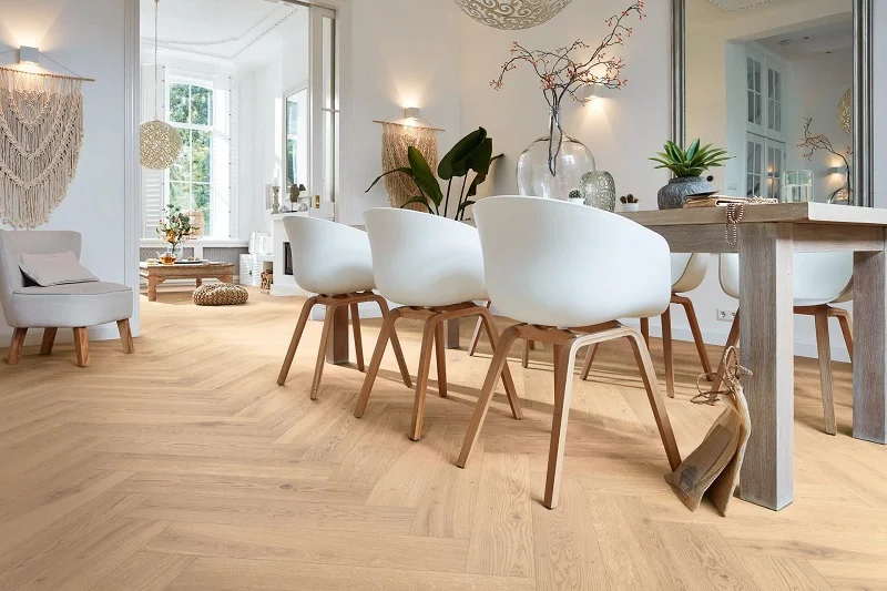 MeisterParquet. longlife PS500 Visgraat Eik authentic cr&egrave;mewit 09021 - 9021 ps500 ultramattlackiert ambiente r01 - Meister PS500 09021
