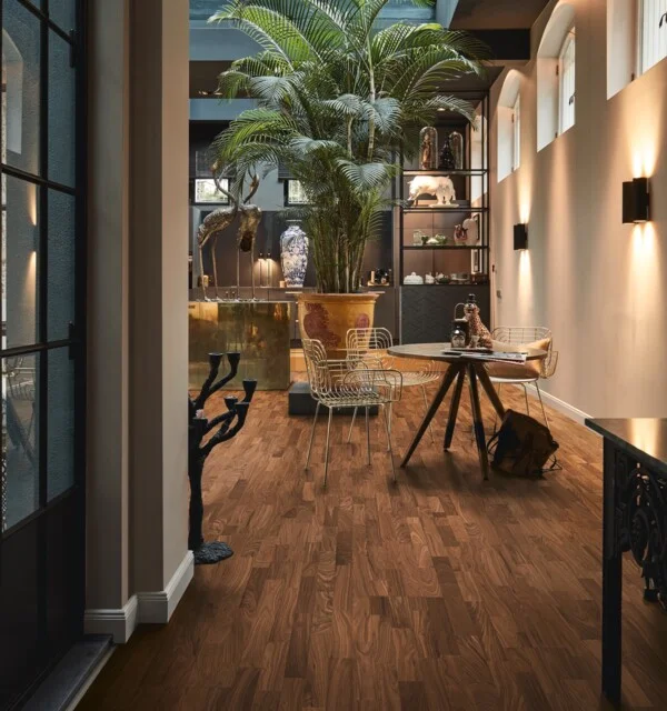 MeisterParquet. longlife PC200 Amerikaans notelaar harmonisch 09043 - 9043 pc200 ultramattlackiert ambiente r01 600x640 - Meister PC200 09043