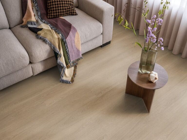 Floorlife Brentford click SRC warm oak 6051200319 - Ambiant soleno dryback warm oak plak pvc 6050100319 sfeer - Floorlife 6051200319