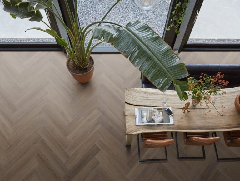 Floorlife YUP XL Greenford Herringbone click SRC brown 6081201519 - Floorlife yup xl greenford herringbone dryback brown plak pvc 6080101519 sfeer - Floorlife 6081201519