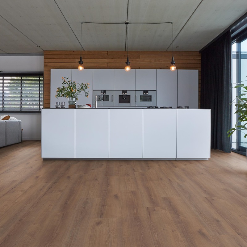 Ambiant Laminaat Ingelstad middenbruin eiken 5049601919 - Inwood eiken middenbruin sfeer - Ambiant 5049601919