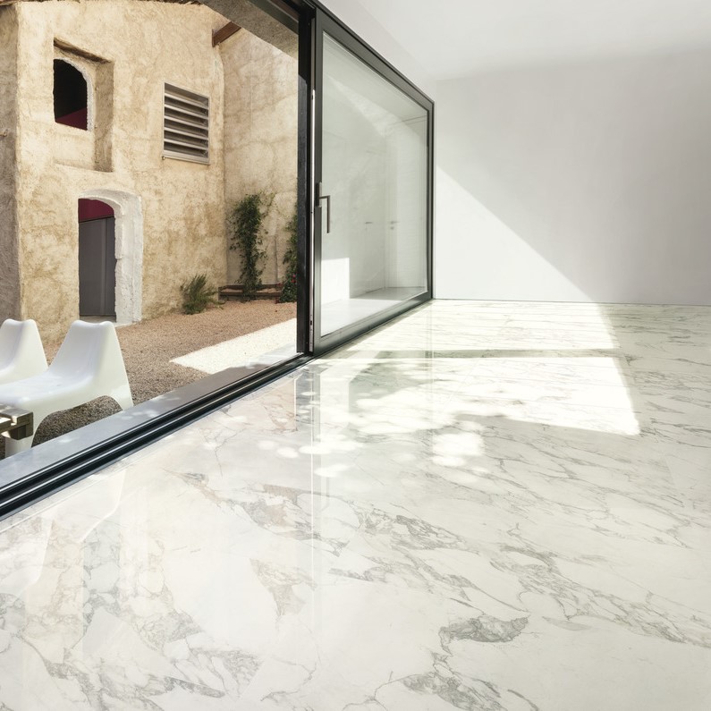 Keramische binnentegel Ariostea Marmi Classici Arabescato Classico Lucidato 60x120x0,8cm - Marble effect white floors arabescato classico 01 - 20787