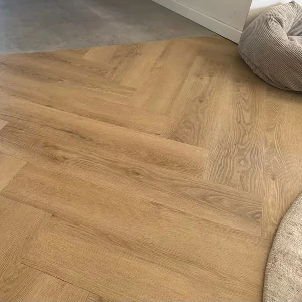 Moduleo Roots Herringbone Galtymore Oak 86879 (dryback) Plak PVC RO86879HB41251 - Moduleo roots herringbone galtymore oak 86879 dryback plak pvc ro86879hb41251 sfeer - Moduleo Plak HB 86879