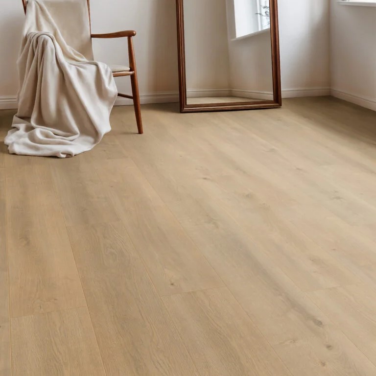 Hoomline Laminaat Planken Royal XL V2 Mont Blanc 8127 - Aquaprotect - Royal xl mont blanc sfeerfoto 768x1188 1 - 18979