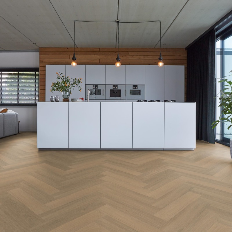 Floorlife YUP Sutton herringbone dryback warm natural 9030150319 - Warm natural sfeer - 11638